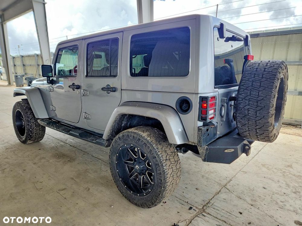 Jeep Wrangler 3.6 Unlim Sahara - 2
