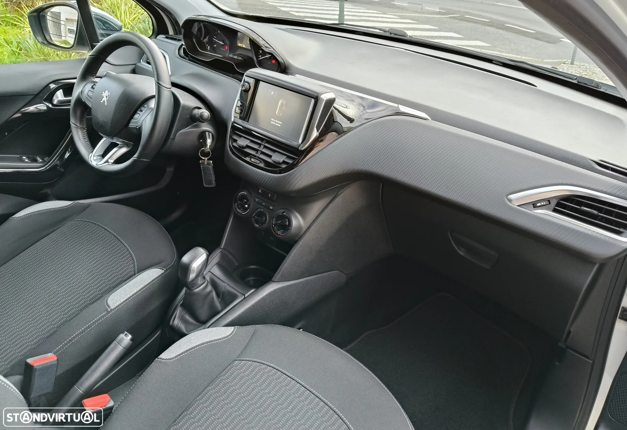Peugeot 208 1.6 BlueHDi Style - 18