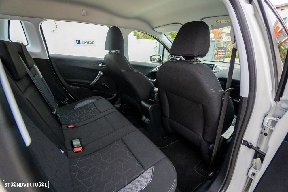Peugeot 2008 PureTech 110 GPF Stop&Start EAT6 Signature - 13