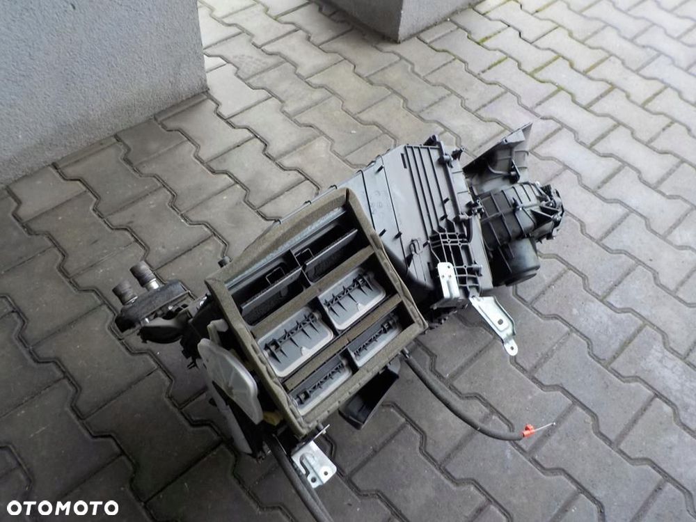 VW T5 LIFT NAGRZEWNICA PRZÓD BEZ KLIMATYZACJI - 1