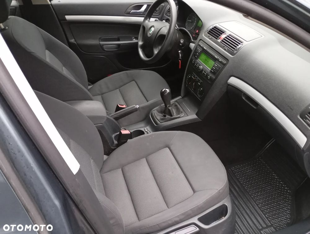 Skoda Octavia 1.6 Combi Ambiente - 34