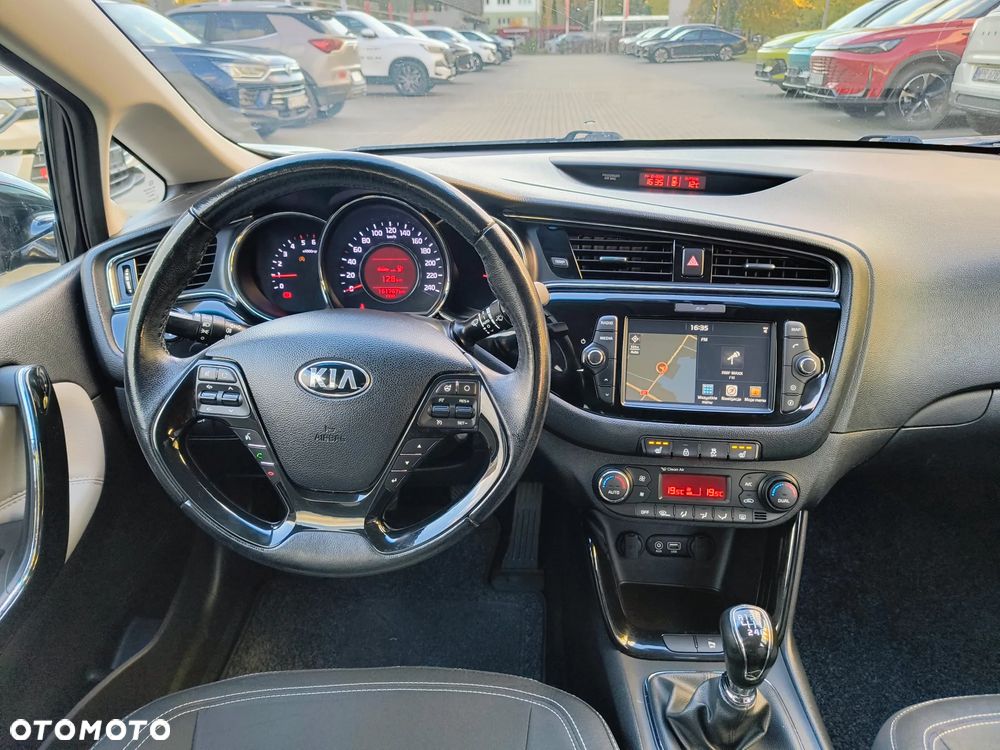 Kia Ceed 1.6 CRDi 136 ISG Platinum Edition - 24