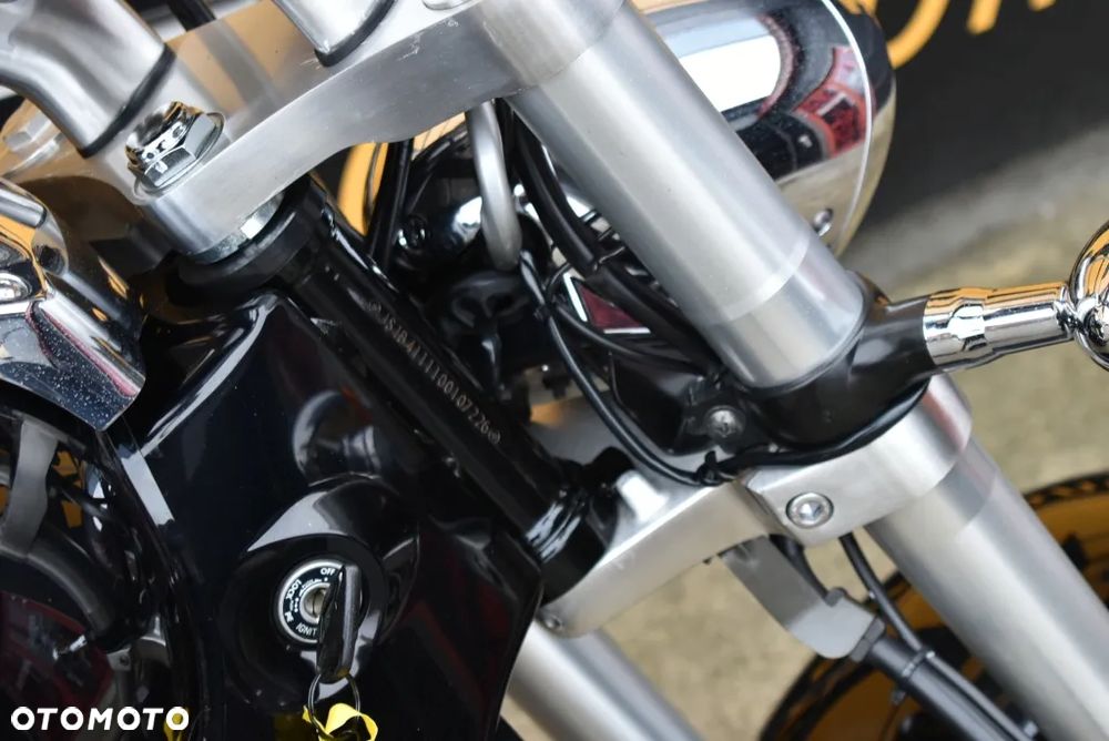 Suzuki Intruder - 28