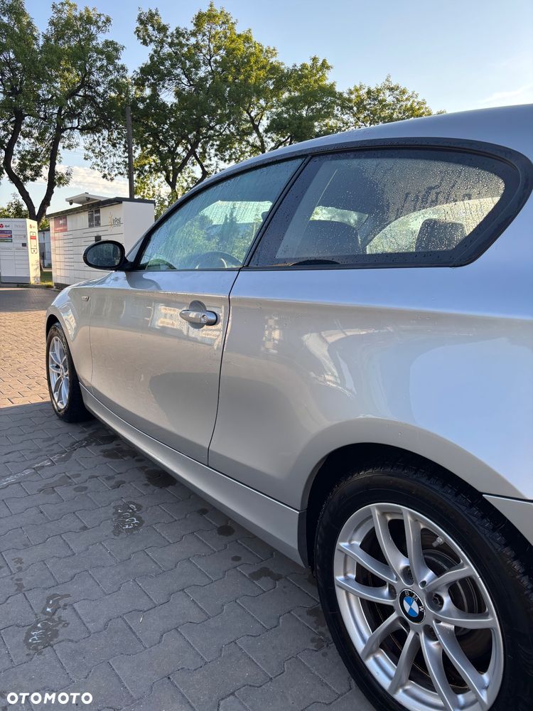 BMW Seria 1 116I 2009 photo 4