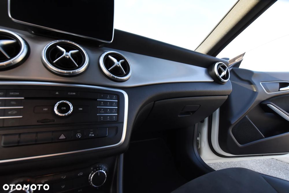 Mercedes-Benz CLA 200 AMG Line - 14