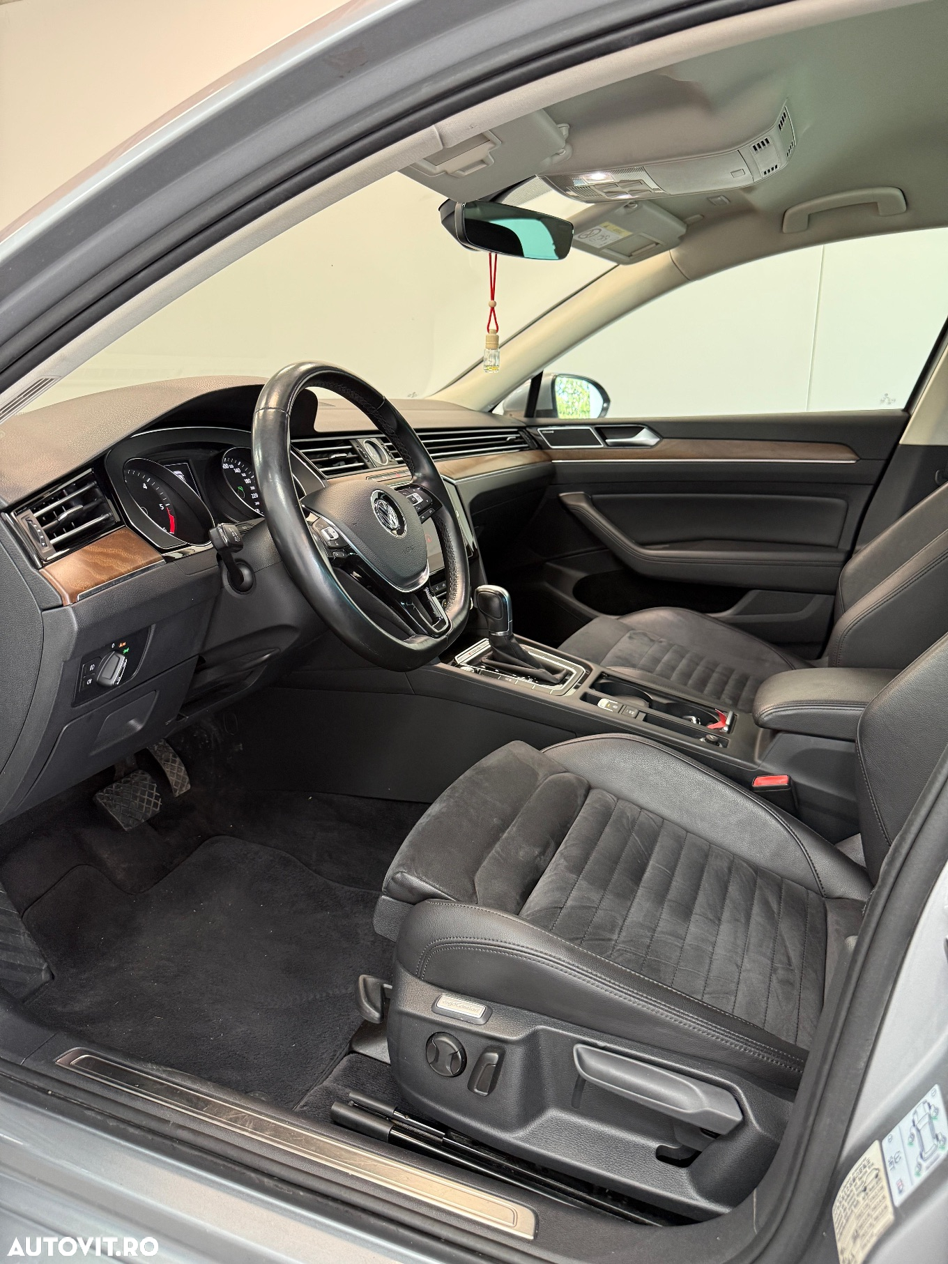 Volkswagen Passat 2.0 TDI DSG 4Motion R Executive - 16