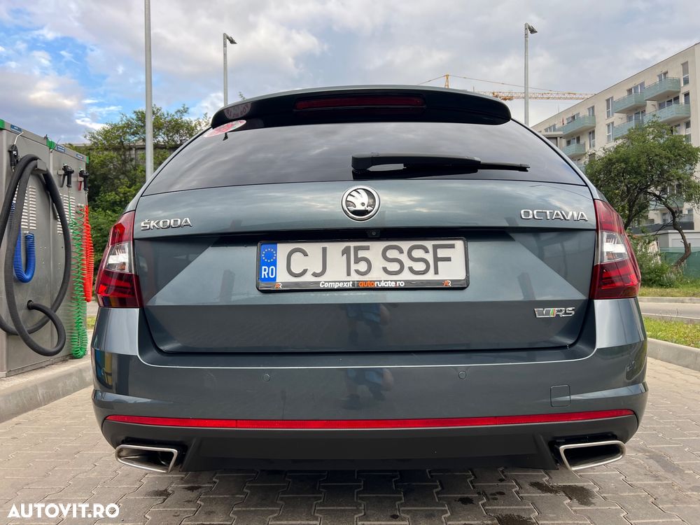 Skoda Octavia 2.0 TDI DSG RS - 10