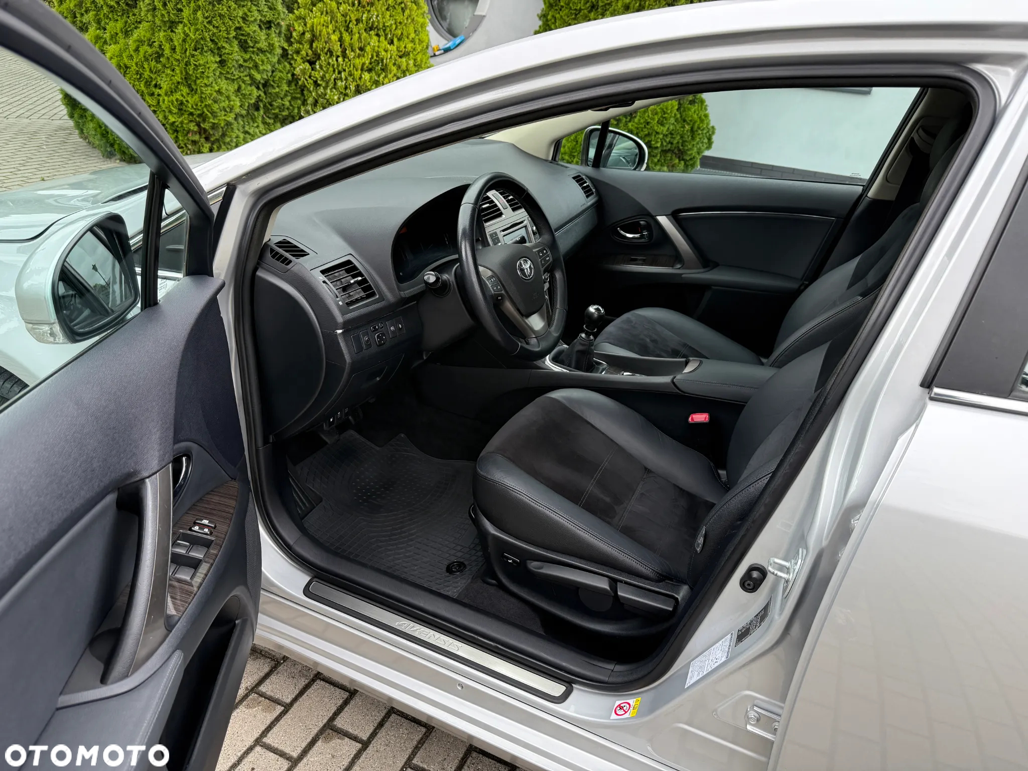 Toyota Avensis 2.0 Prestige - 23
