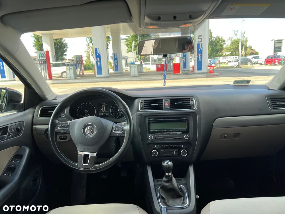 Volkswagen Jetta 1.6 TDI Comfortline - 14