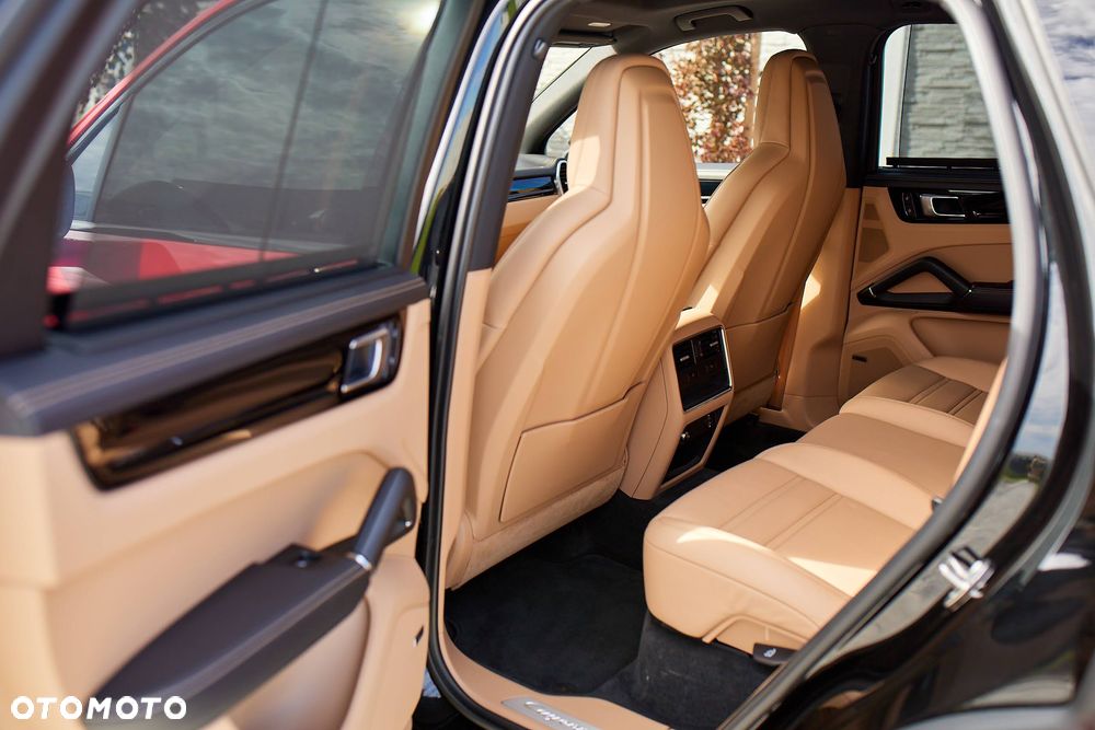 Porsche Cayenne - 26