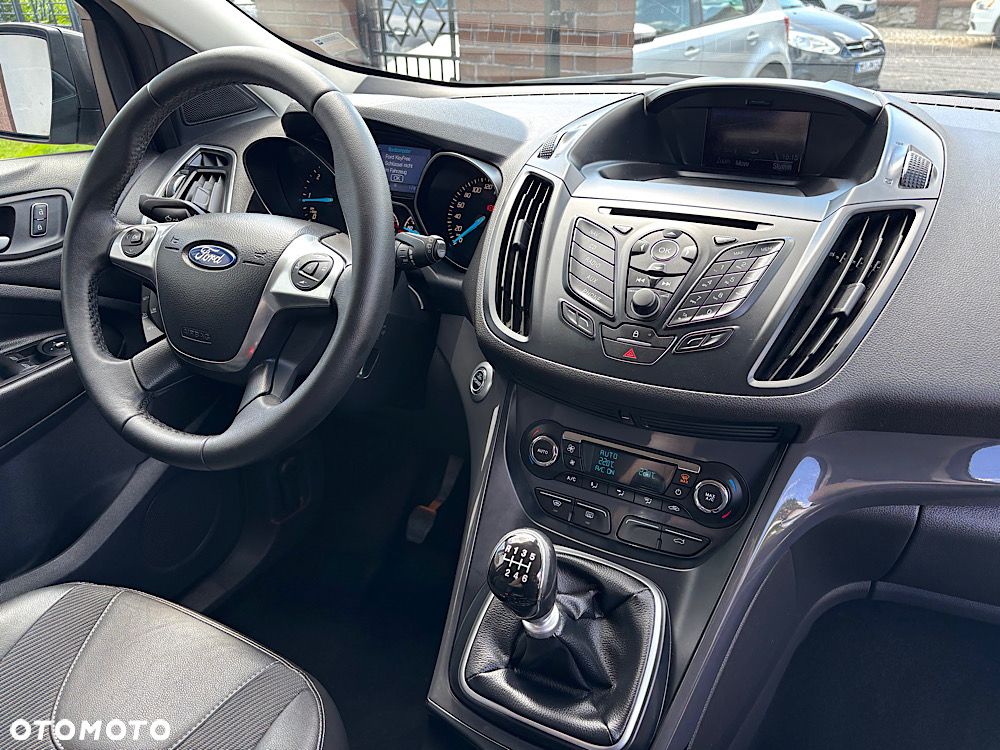 Ford Kuga 2.0 TDCi 4x4 Titanium - 27