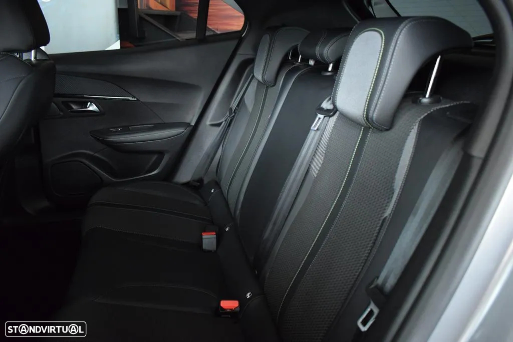 Peugeot 2008 1.5 BlueHDi GT EAT8 - 39
