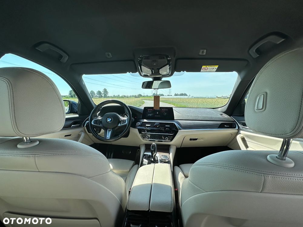 BMW Seria 5 520d xDrive - 14