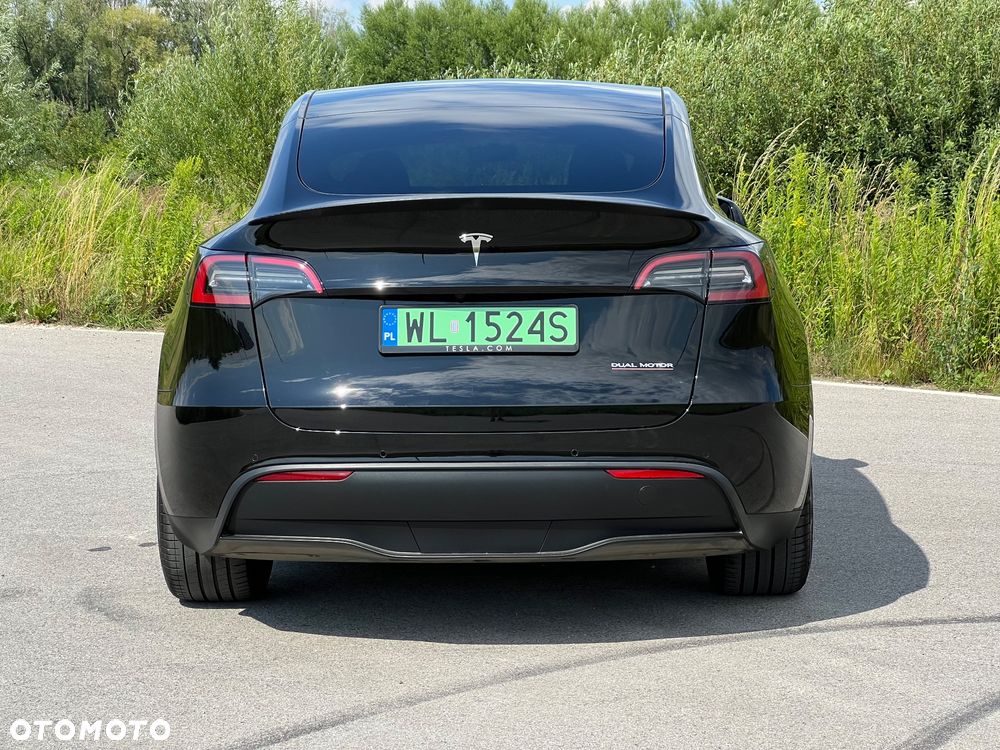 Tesla Model Y - 4