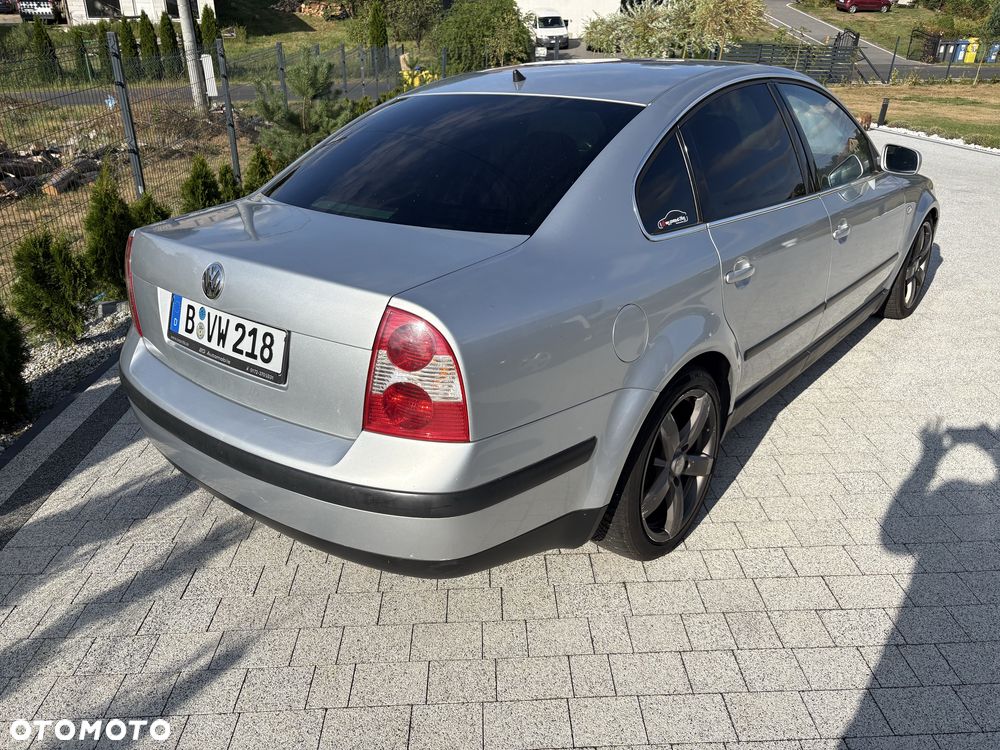 Volkswagen Passat - 4