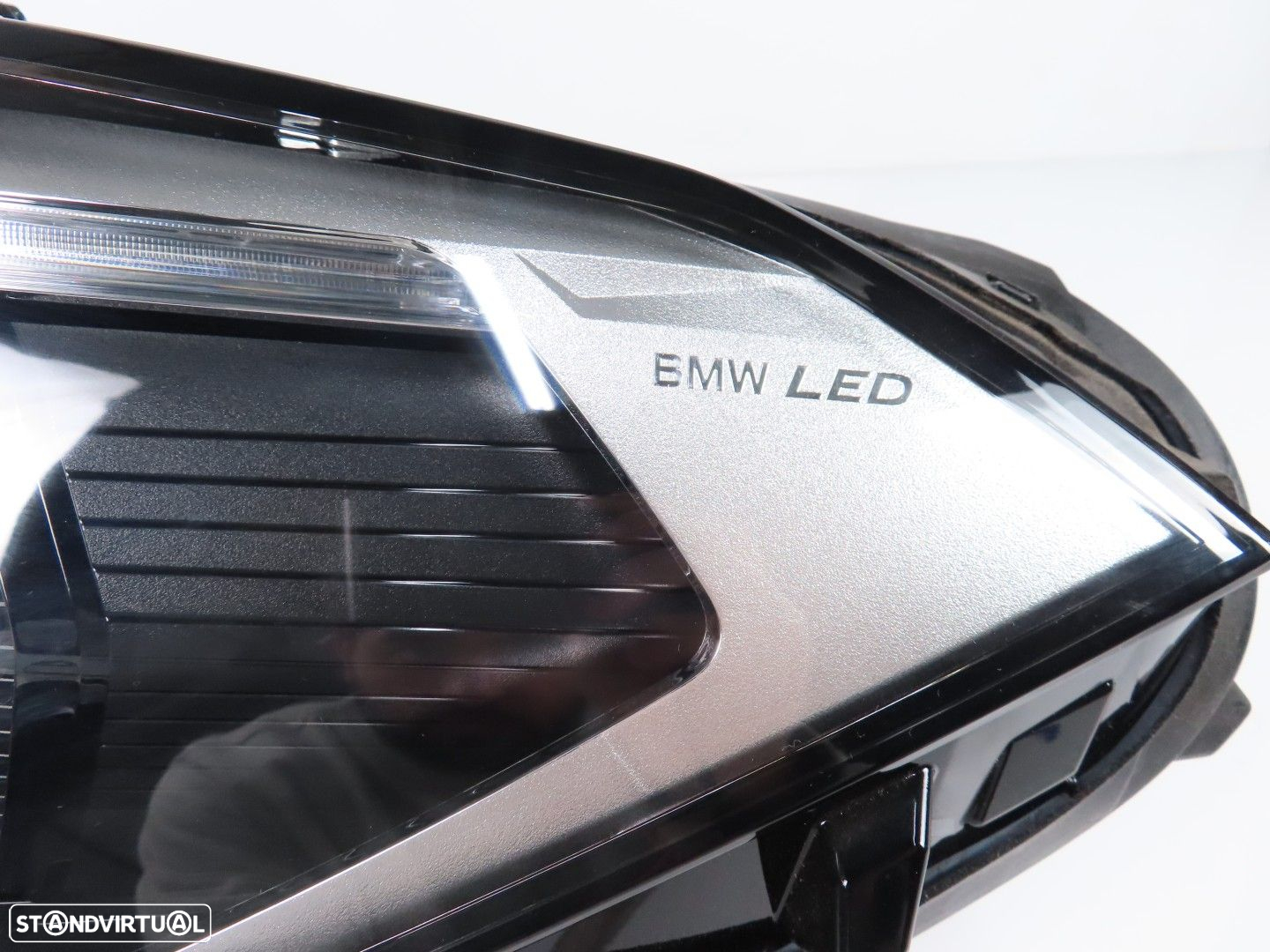 Farol LED Adaptativo Esquerdo Usado / Original BMW X1 (F48) 63115A01177 / 631194... - 3