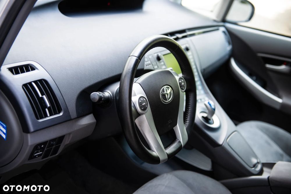 Toyota Prius (Hybrid) Executive - 18