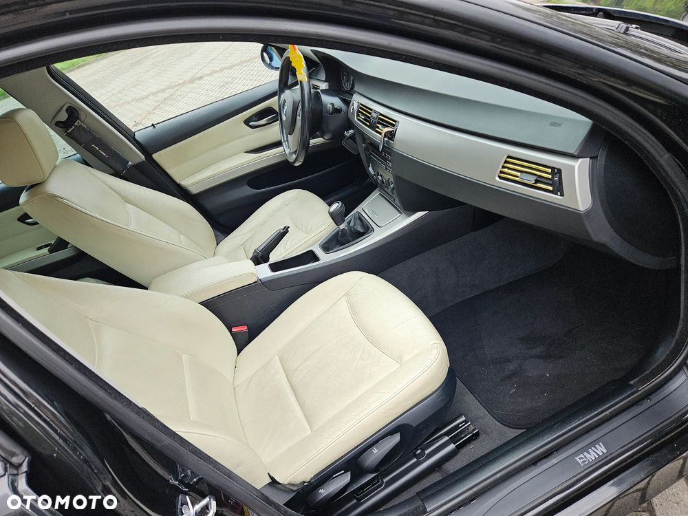 BMW Seria 3 320i - 12