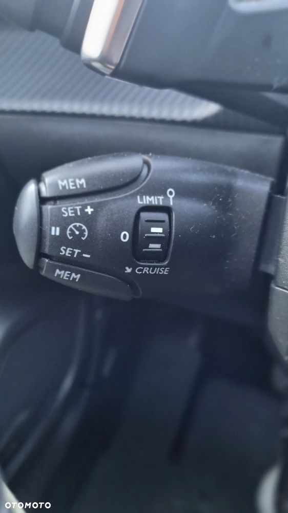 Peugeot 2008 1.5 BlueHDi Allure S&S EAT8 - 26