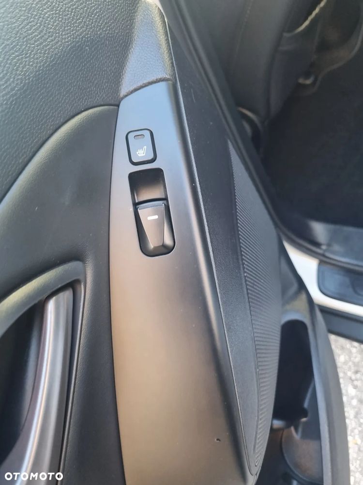 Hyundai ix35 1.7 CRDi 2WD blue Finale Gold - 27