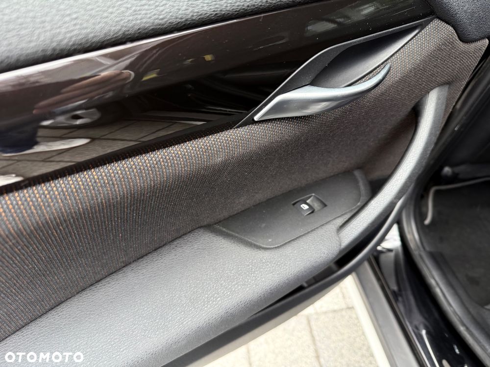 BMW X1 sDrive18d xLine - 18