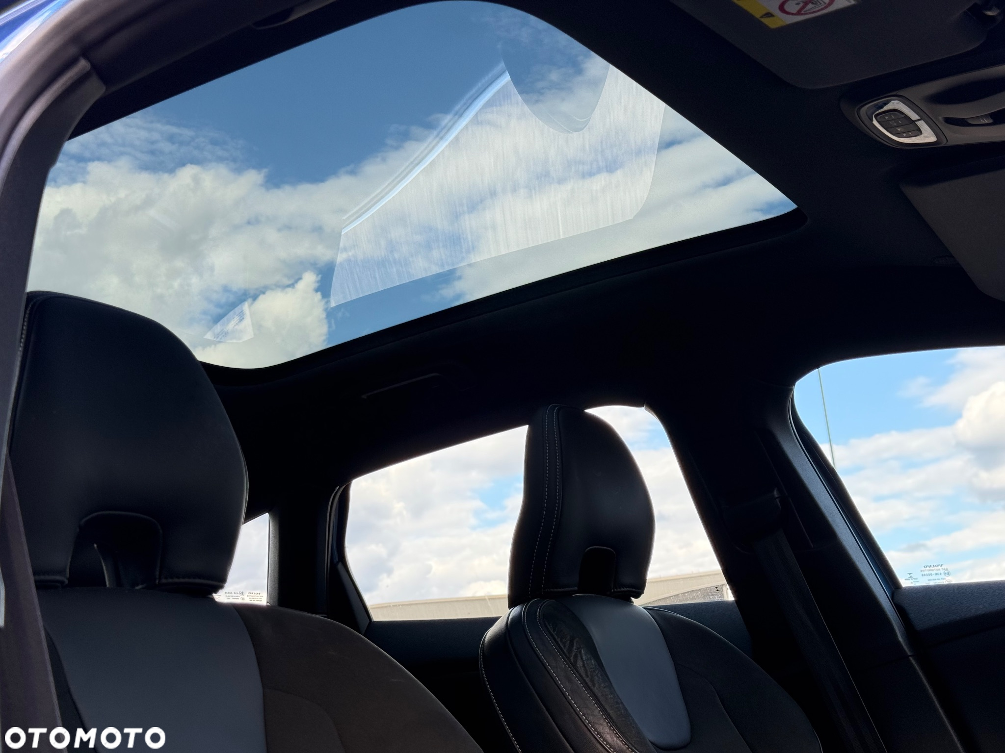 Volvo V40 T4 Drive-E R-Design Momentum - 19