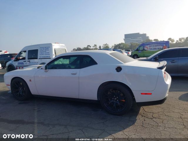 Dodge Challenger Automatik R/T Plus Scat Pack - 12