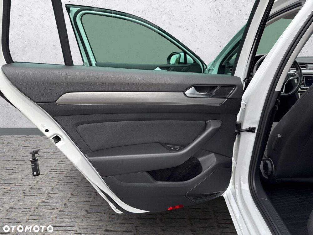 Volkswagen Passat 2.0 TDI EVO Essence - 36