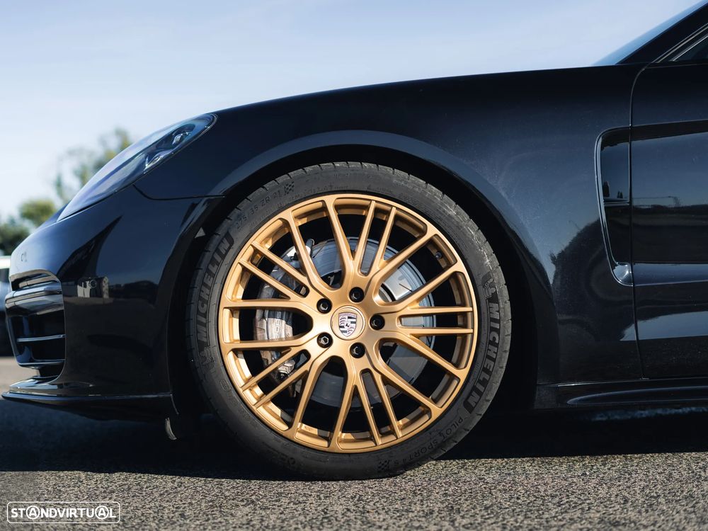 Porsche Panamera 4 E-Hybrid - 12