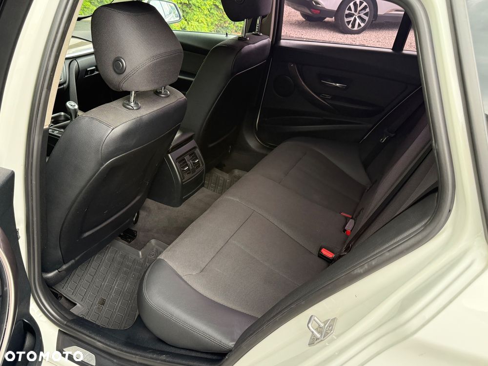 BMW Seria 3 318d Modern Line - 14