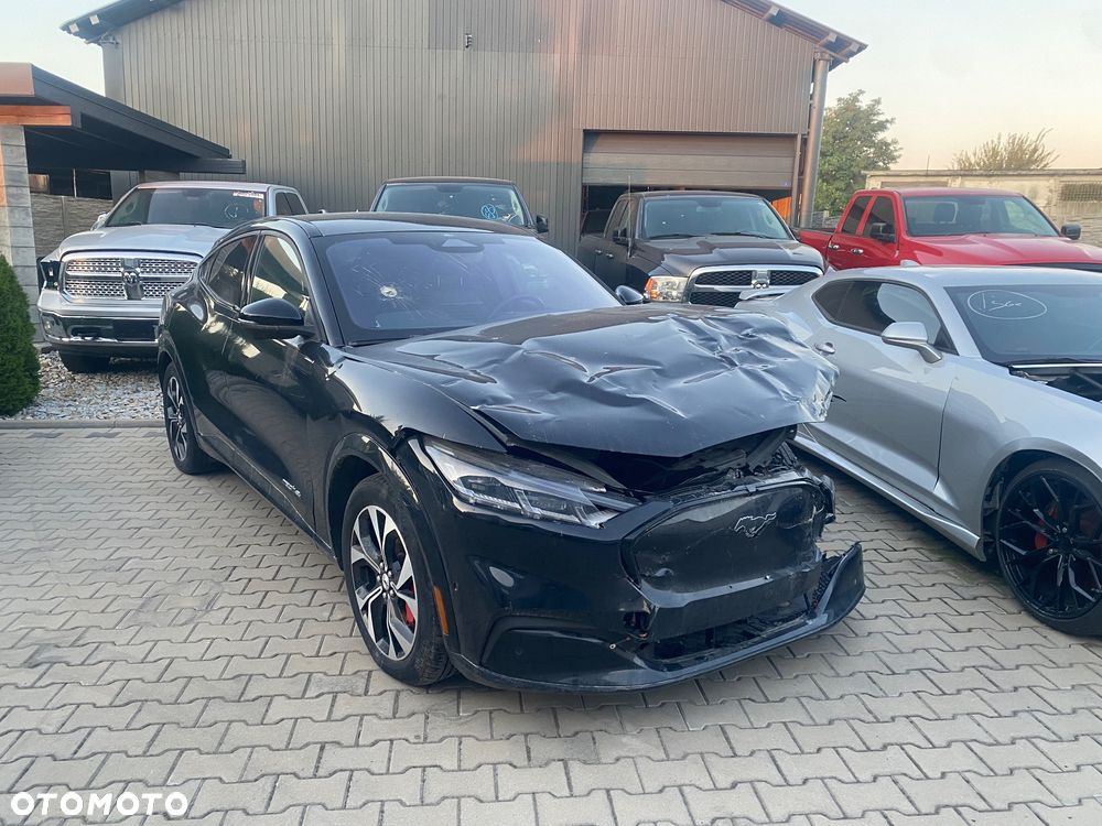 Ford Mustang Mach-E 91 kWh AWD Premium - 3