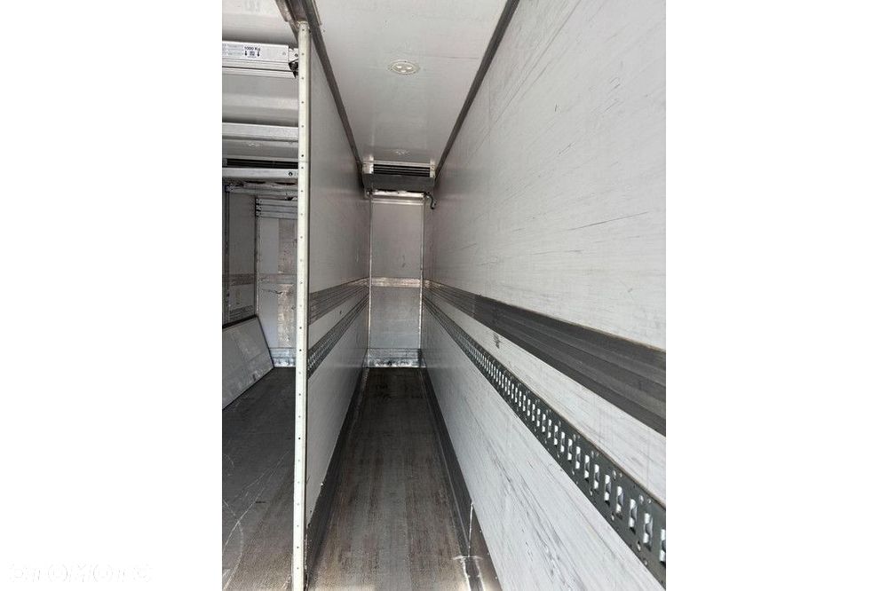 Volvo FM 330 4x2 + CARRIER - 11