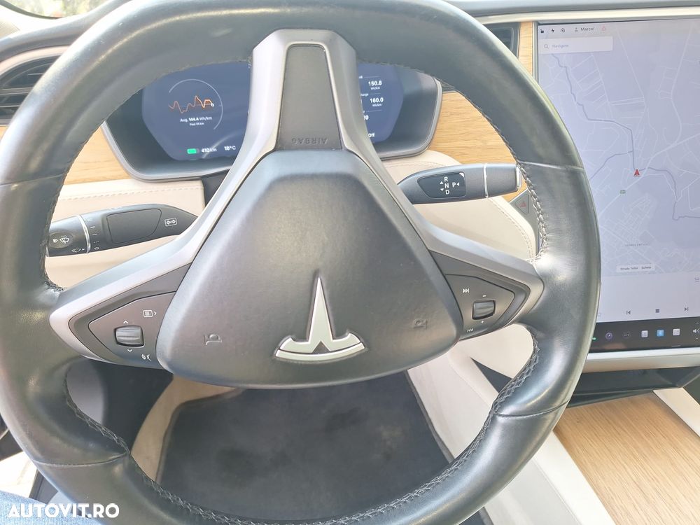 Tesla Model S - 3
