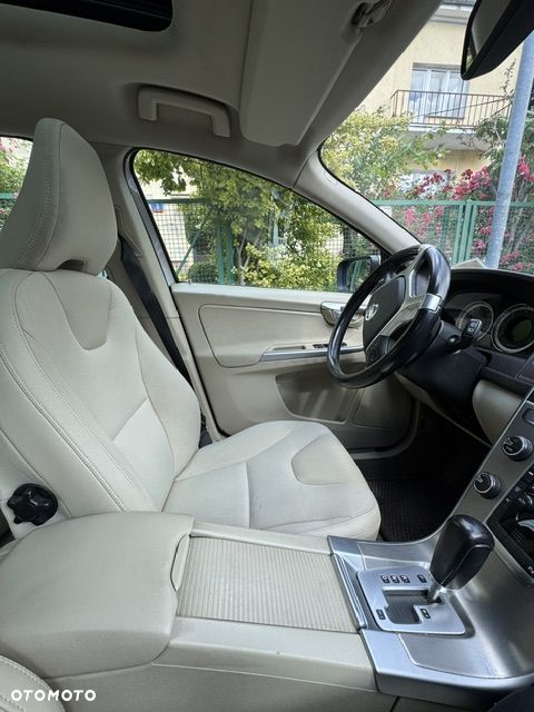 Volvo XC 60 2.4D AWD Momentum - 9