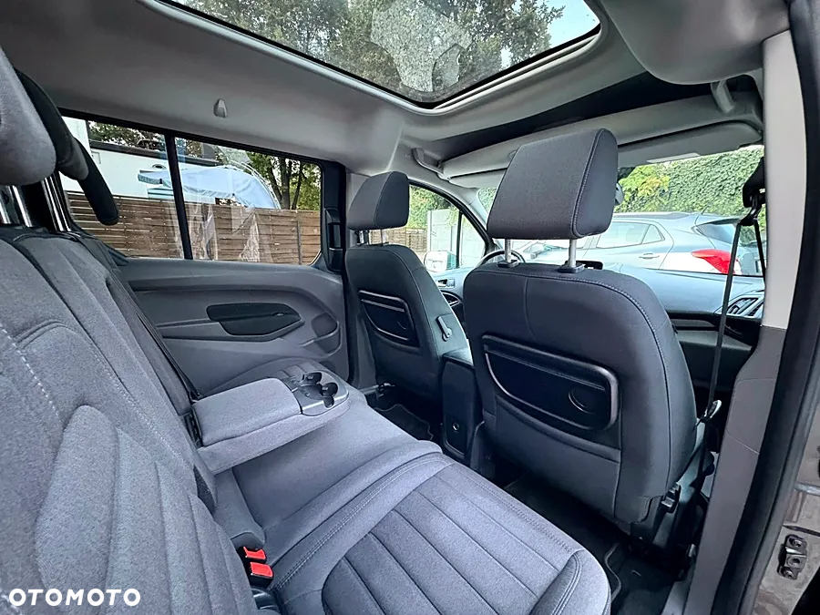 Ford Tourneo Connect Grand - 23
