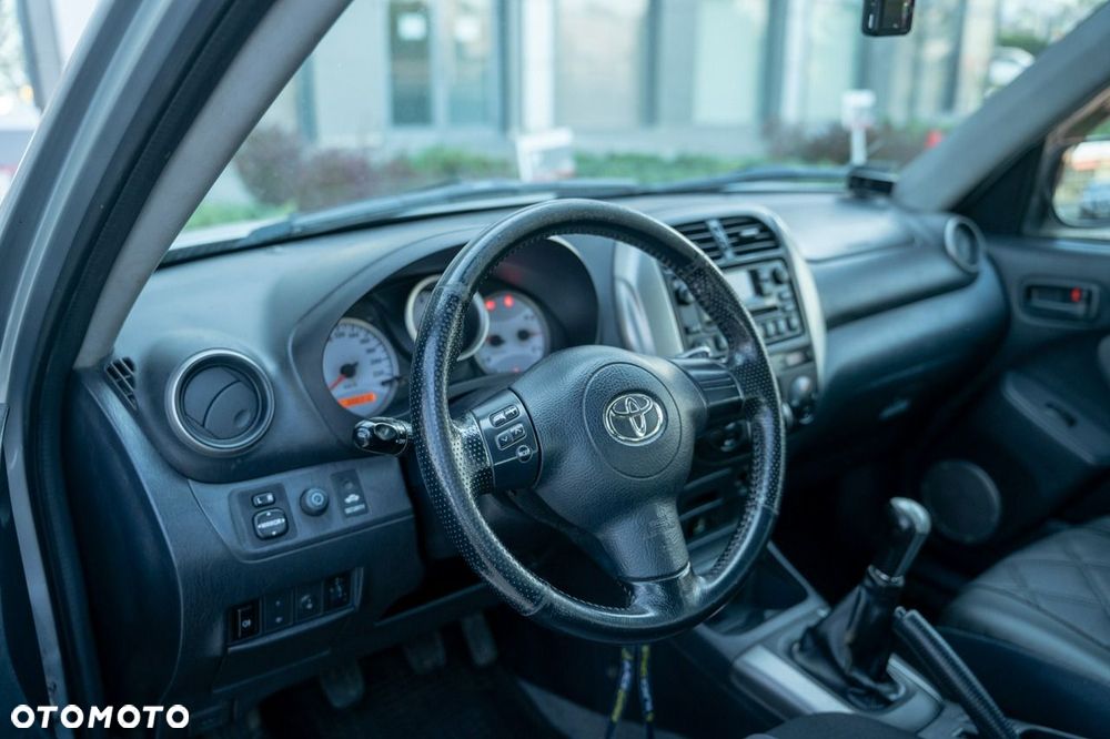 Toyota RAV4 4x4 Edition - 8