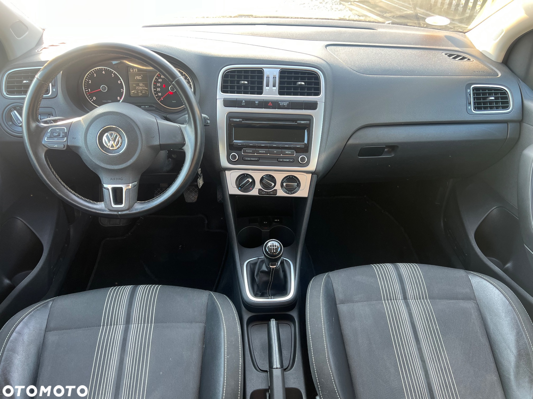 Volkswagen Polo 1.4 Comfortline - 14