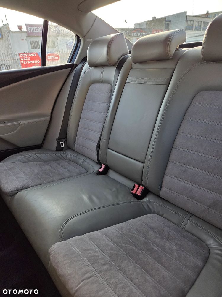 Volkswagen Passat 2.0 TDI Highline - 13