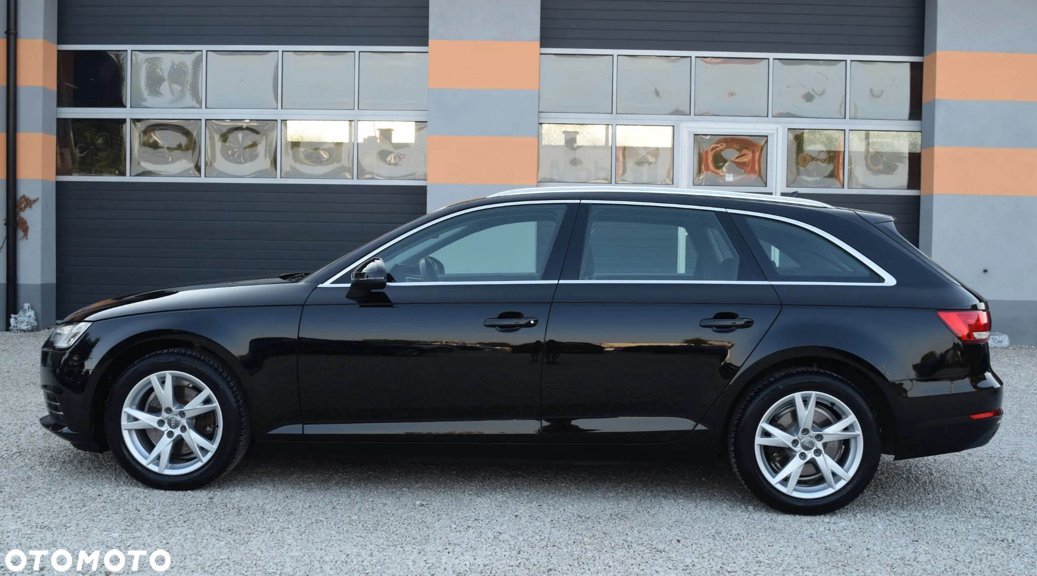 Audi A4 Avant 2.0 TDI Design - 14