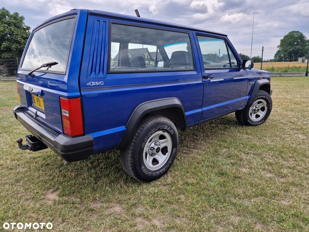 Jeep Cherokee 2.5 - 29