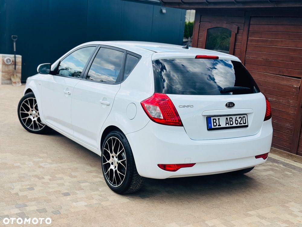 Kia Ceed 1.4 CVVT Dream-Team Edition - 15