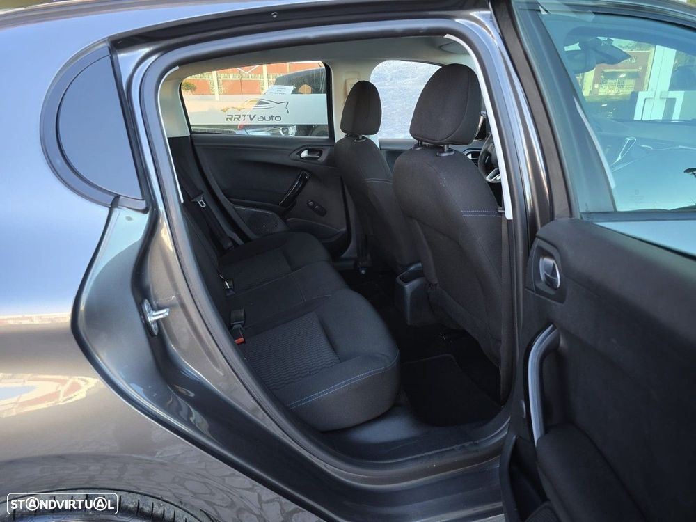 Peugeot 208 1.2 PureTech Active - 17