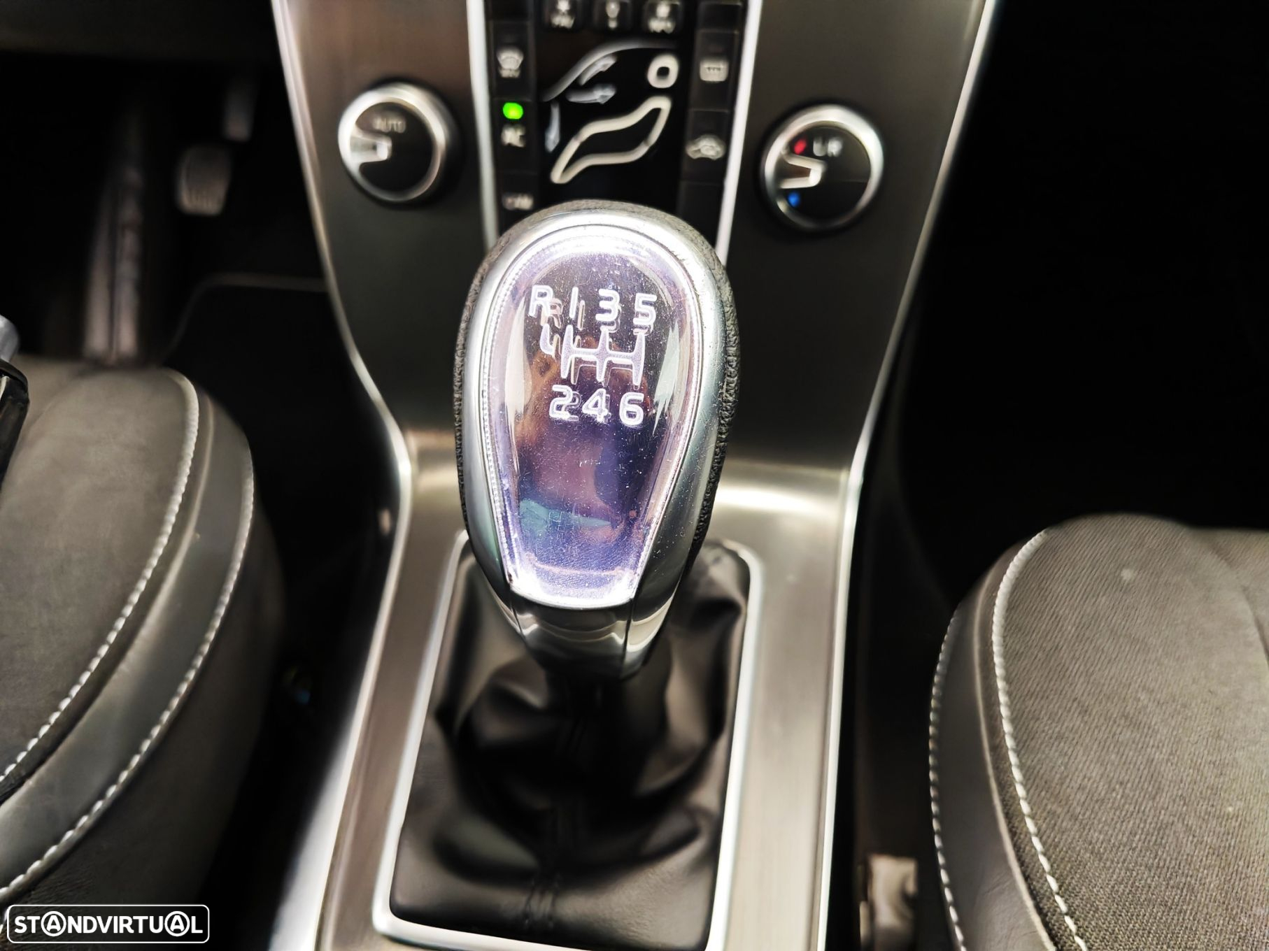 Volvo V40 1.6 D2 Momentum - 21