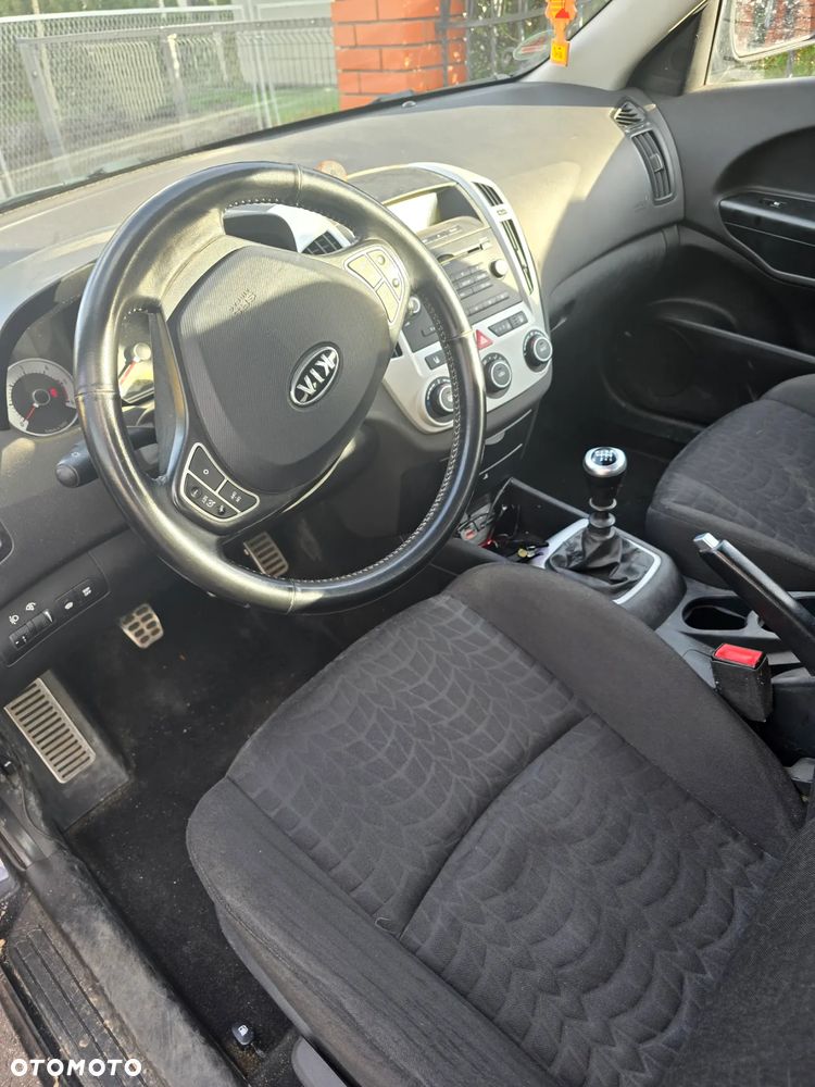 Kia Ceed Cee'd 2.0 crdi Comfort + - 4