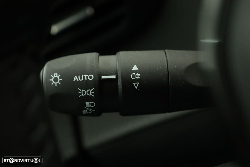 Peugeot e-2008 54 kWh Allure - 17