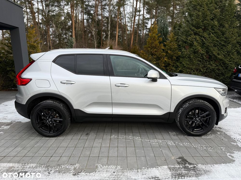 Volvo XC 40 D3 AWD Momentum Pro - 4