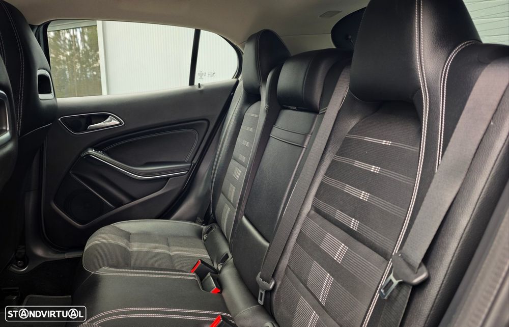 Mercedes-Benz GLA 180 d Urban - 12