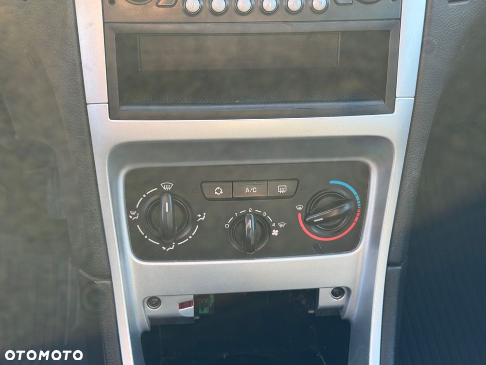 Peugeot 307 1.4 XR - 25