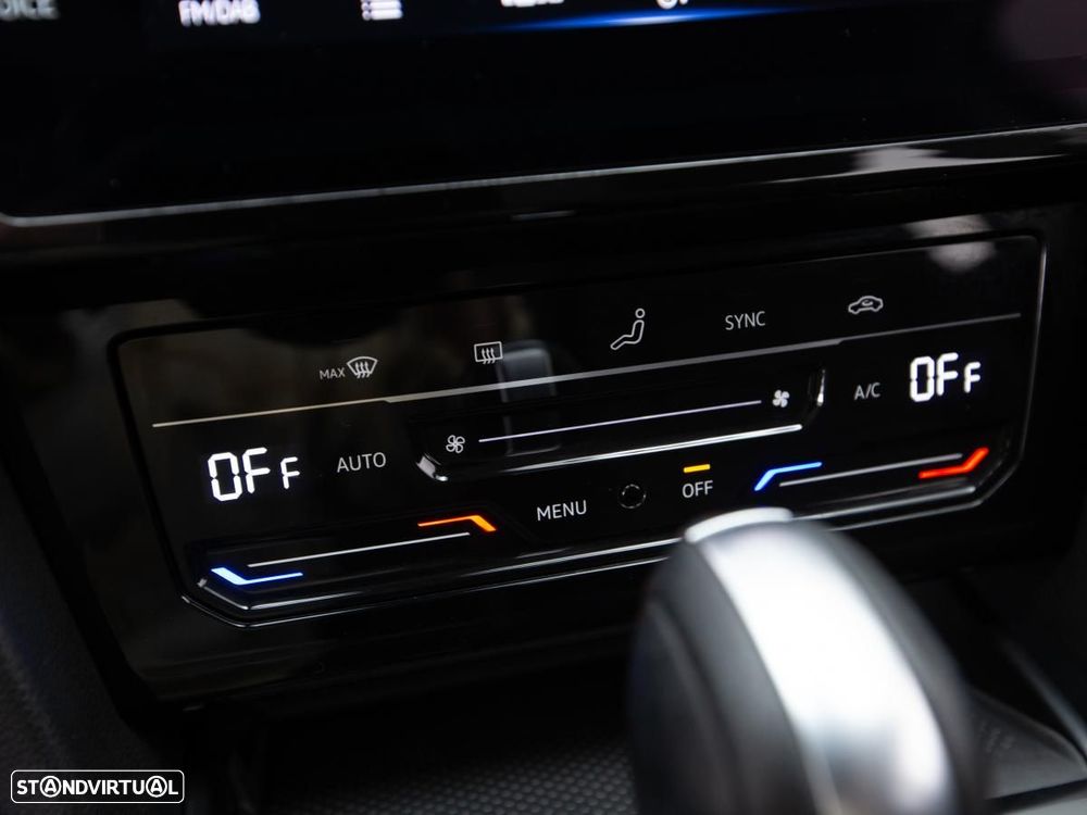 VW Passat Variant 2.0 TDI Business DSG - 17