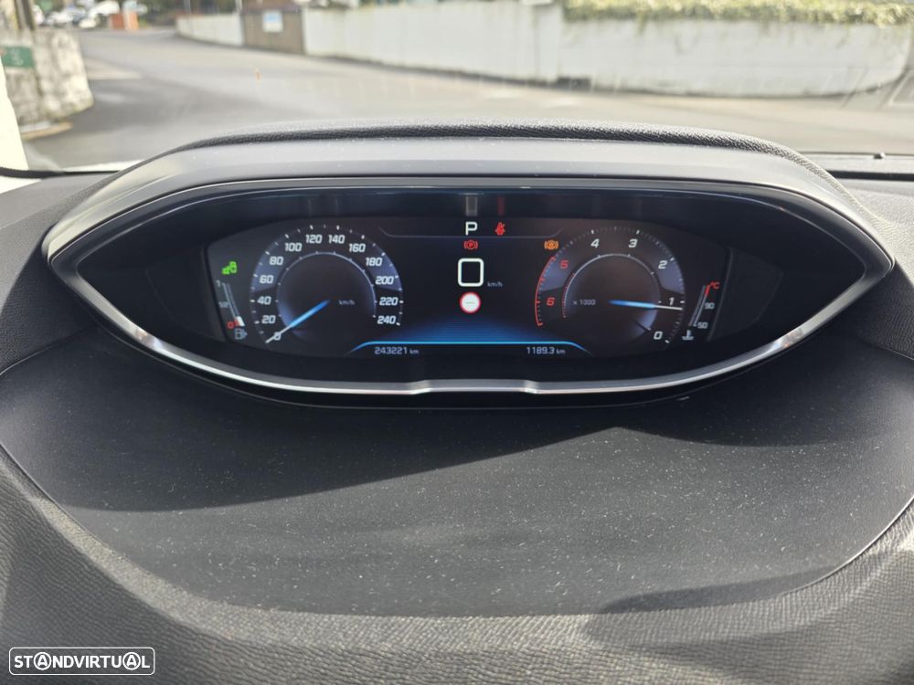 Peugeot 3008 1.6 BlueHDi Style EAT6 - 10